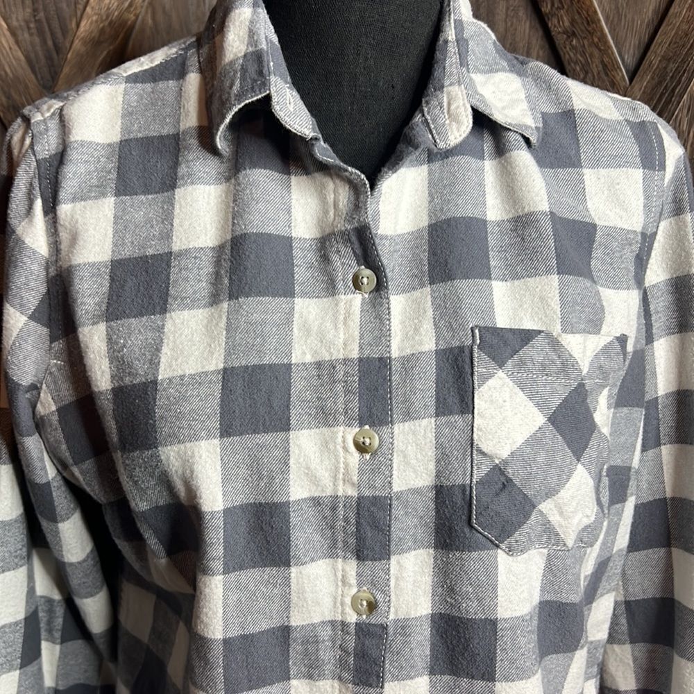 Field & Stream flannel top - Picture 2 of 7